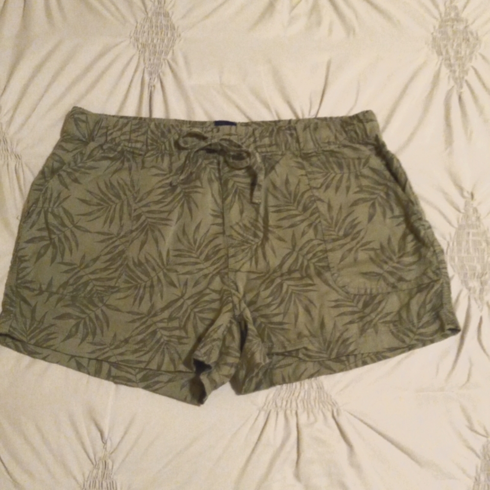 Women's Size Medium Gap Shorts - Olive Green